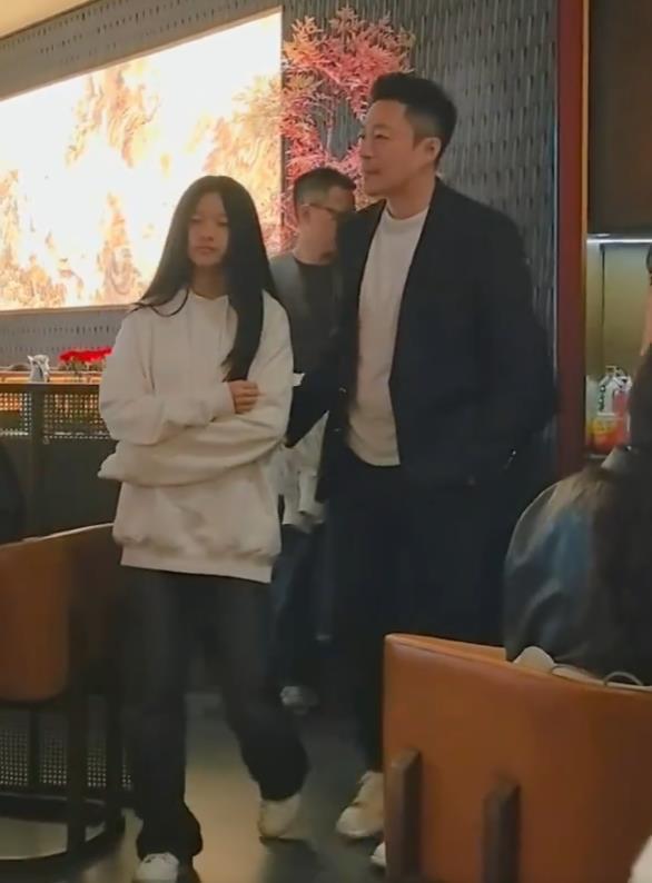 开云体育官方入口-大S女儿玥儿开通账号,用烟花缅怀母亲,小S和徐妈同时关注